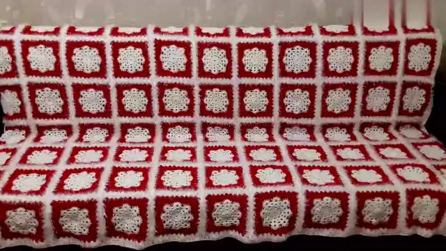 三款毛线共同编织出来的沙发垫,摆在家里还真是温馨啊!