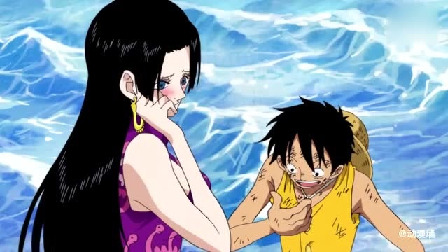 海贼王:路飞拥抱女帝,女帝激动的手都抽筋了!