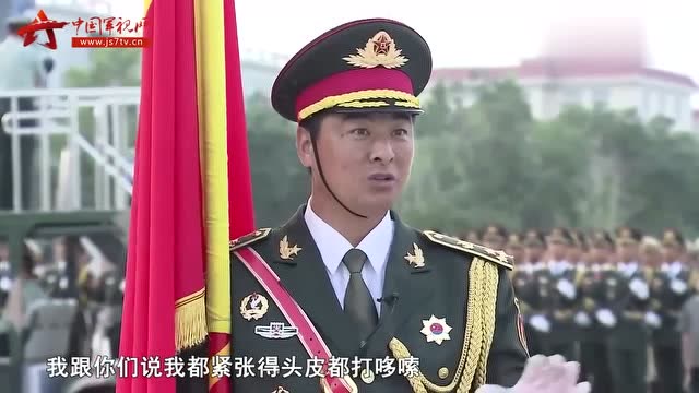 三军仪仗队军旗手训练护旗手三人走军步背后太多艰辛