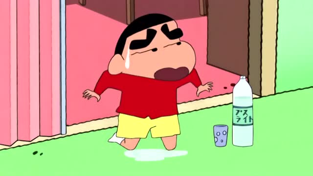 蜡笔小新:小新慌慌张张看电视,总是错过最精彩的时刻!