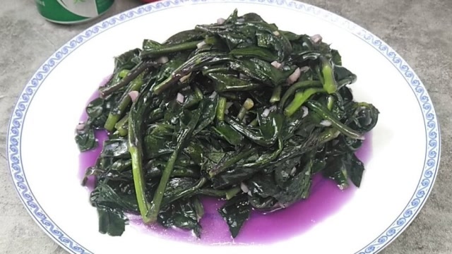 清炒血皮菜,学会这个小妙招,做出的血皮菜清香嫩滑,好吃又营养