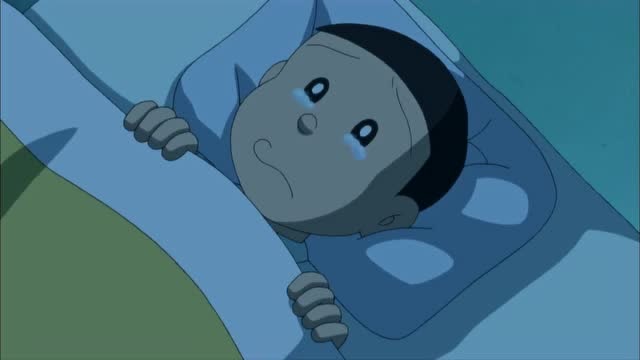 《哆啦a梦》大雄躲在被窝哭惨了,今天还是没有找到忠犬八,真可怜!