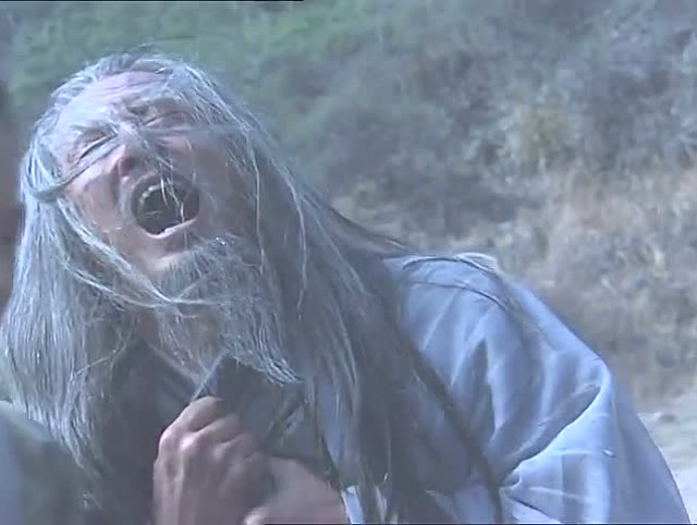 锁妖塔中漫出了蜀山弟子的鲜血,姜明的师父在塔外痛心不已