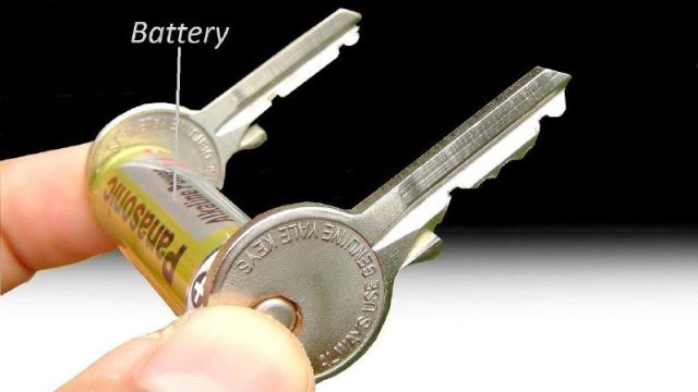 没想到钥匙跟电池还能产生如此的化学反应,涨知识了