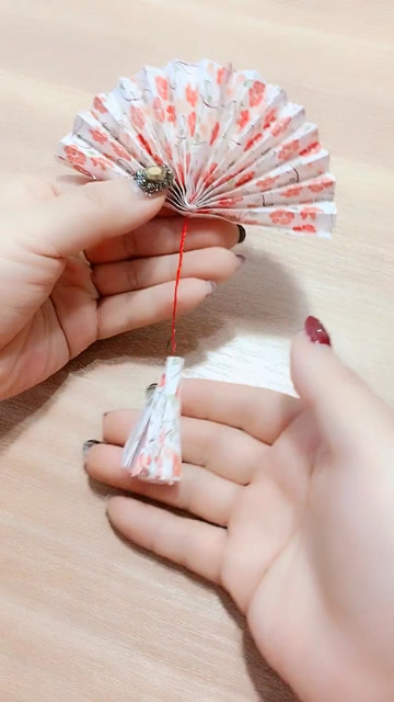 小扇子不错吧,可以教小盆友叠