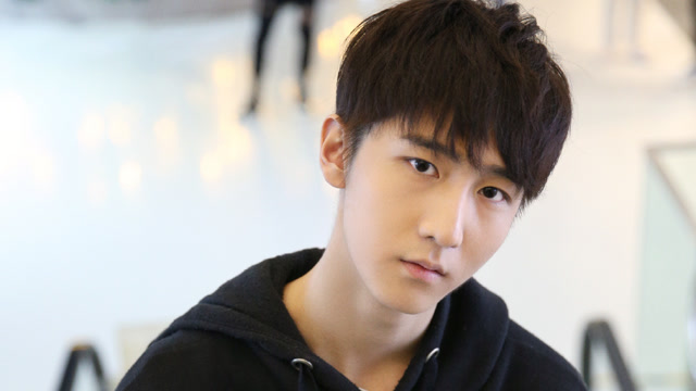 创造营2019,吴天任温柔开唱,赵让穿格子衫跳舞超燃!