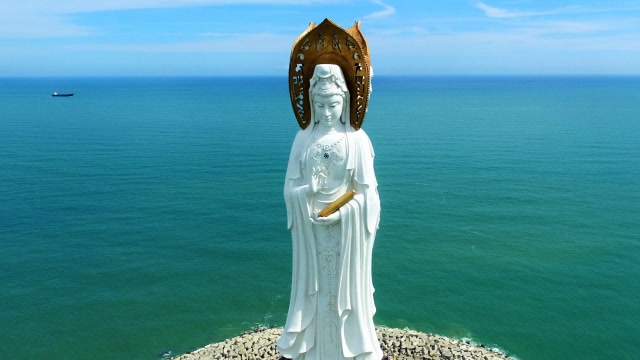 为什么飞往三亚的飞机,都会在南海观音像上空绕一圈?是因为迷信 ?
