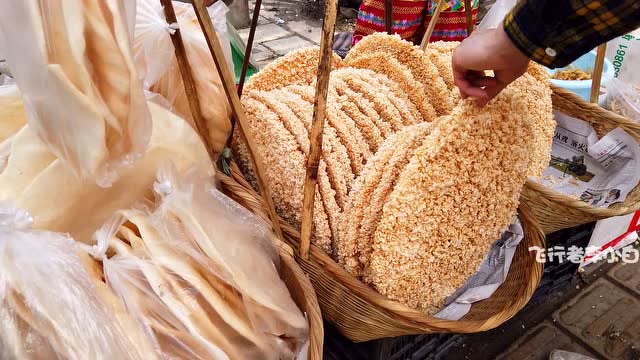 实拍云南临沧的傣族米饼,超大一个才12块钱,味道真不错