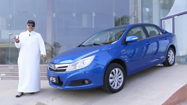 土豪小哥新入手比亚迪f5,按下钥匙的瞬间,好戏即将登场!