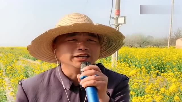 农民歌手翻唱《孝敬爹和妈》,好听至极,听完后我已泪流满面!