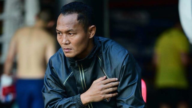 "花招天王"善猜培养新学员,不废话,直接就动手了!