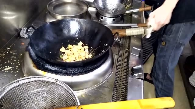 年薪15万主厨,原来是这样炒椒盐粉肠,怪不得比家里的还好吃