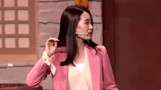 小品《笑看风云》张小斐落魄,富家千金惨变村花!