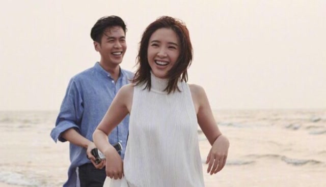 甜蜜!张若昀唐艺昕婚后拍微电影 两人海边牵手眼角眉梢都是爱