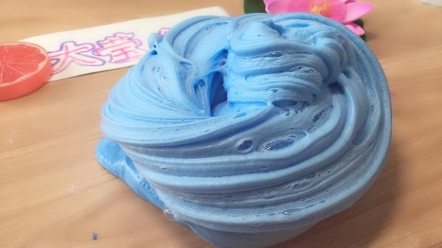 黏土,洗洁精和剃须泡泡做王蓝色起泡胶,手感柔软,好玩无硼砂