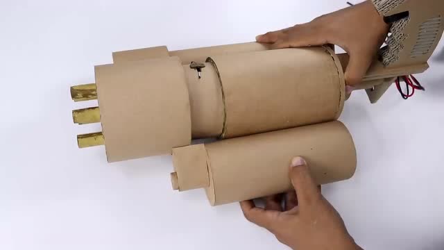 惊人的diy纸板玩具加特林