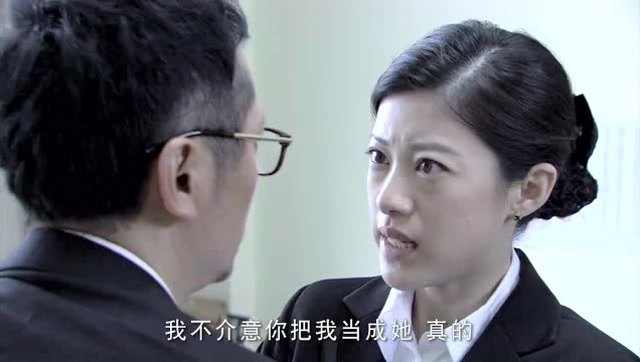 中国刑警803陈雷就站在门口程亚军竟然和媳妇表妹在热吻