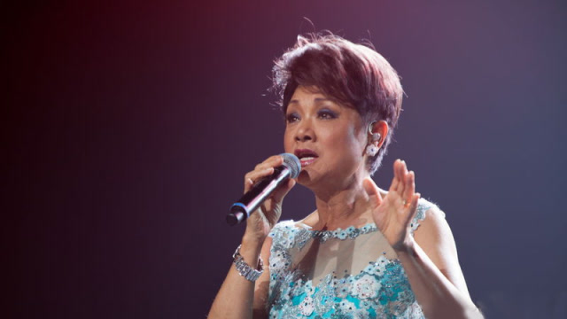 70岁的叶丽仪再唱经典《上海滩》,当她一开口,让人湿了眼眶