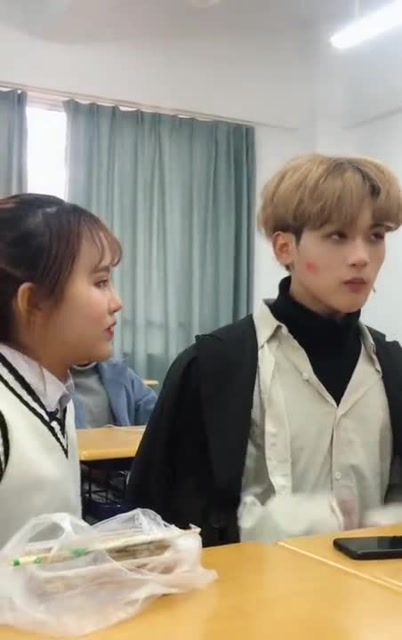 可娜cp日常撒狗粮,呆萌娜娜傲娇可乐,不知道看什么突然就笑了