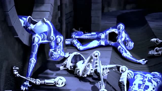 忍者神龟外星人克朗被怪物袭击地上全是机器人的尸体