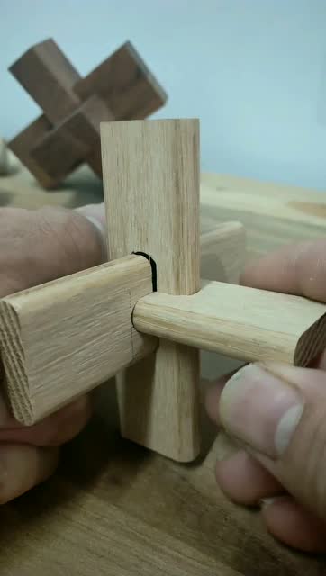 三通鲁班锁,组装给您看!喜欢的双击屏幕留下您的爱心吧!