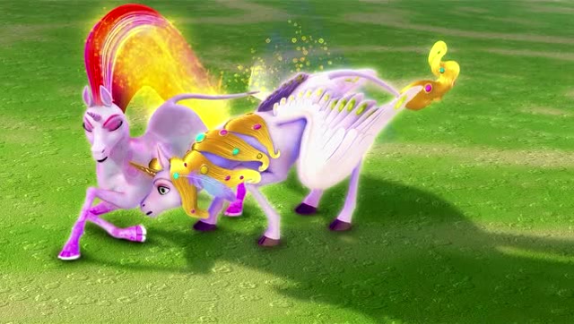 米雅的精灵王国小金角英雄救美勇敢挡在小彩虹的前面保护它