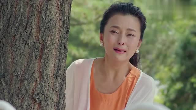 热血尖兵:儿子拖着行李走路,母亲哭成泪人,真让人心酸!