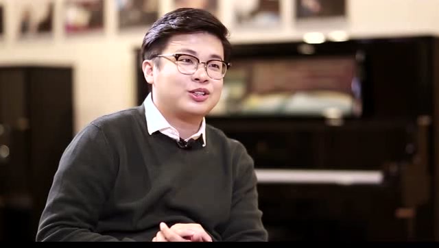 严伯钧:布朗大学的物理学博士,高中时物理也只考40分