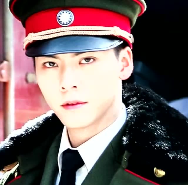 看过那么多军阀装,还是觉得陈伟霆最帅!男神眼神太霸气!