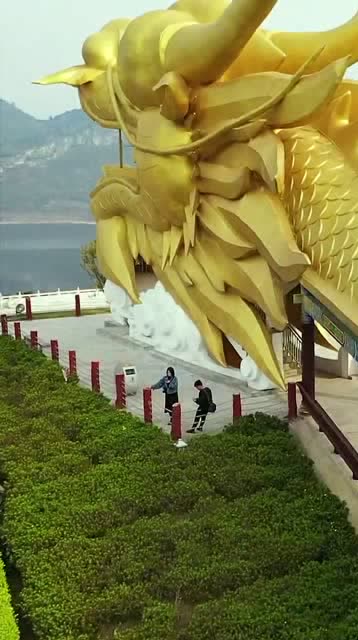 贵州山区有一条长龙,长达999米,盘踞在乌江边上!