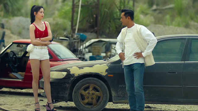 《追龙2》古天乐简直就是万能的,不但是飙车高手,还是拆弹专家