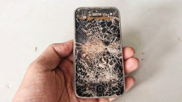 老外捡到破旧的iphone手机,将其翻新后,竟然"活"过来了!