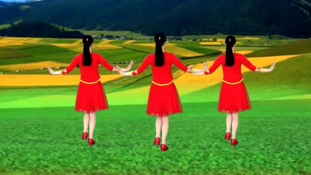 优美抒情广场舞《小小新娘花》云菲菲演唱,舞美歌甜,背面演示