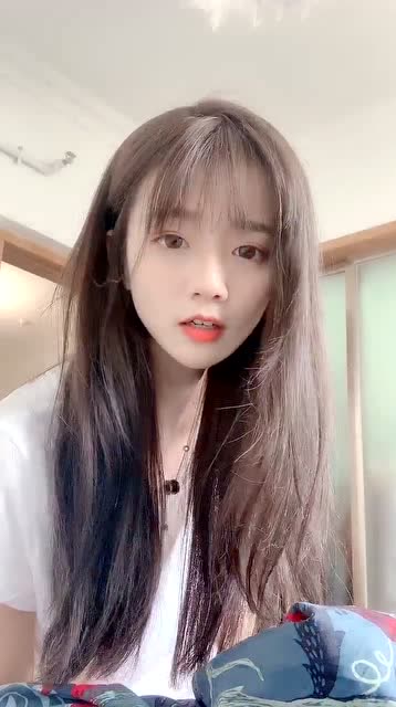 网恋很久的小姐姐奔现了,她叫我起床的样子,像极了爱情!