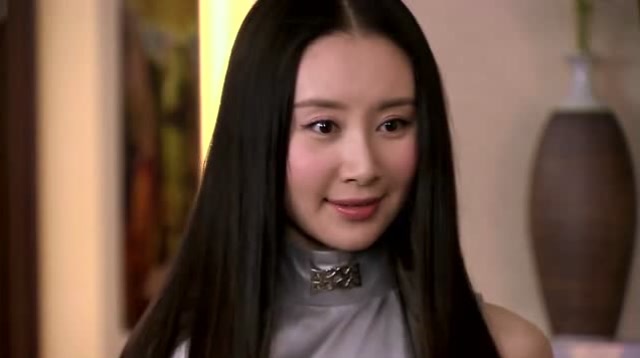 小妹妹把傻妞九号认成傻妞还把手机链绑在九号身上太可爱了