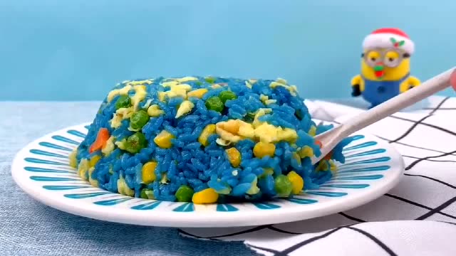 用蝶豆花水蒸米饭,颜色真是太梦幻了,孩子见了都不挑食了