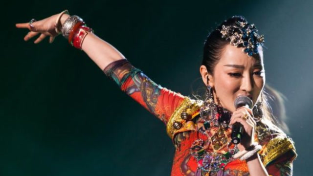 原来周鹏就是萨顶顶,中国是第一张电子舞曲《咚巴拉》你还记得吗