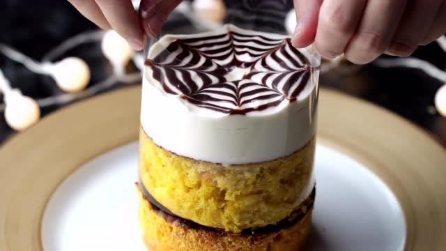 奶香蔓延的蜘蛛网南瓜薄煎饼