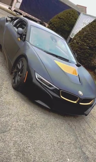 街拍宝马i8电动跑车