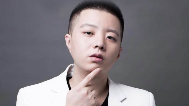 绝地求生:虎牙主播机场霸主bb文的开挂逆天瞬间