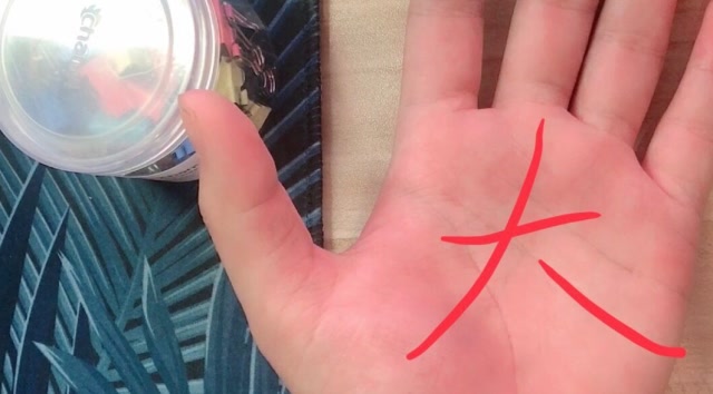 手相学中认为,大手掌的人很有福气哦