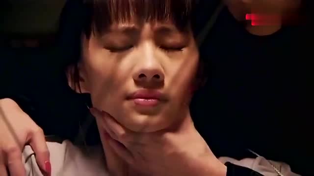 抗日剧鬼子发明的新酷刑用绳子把美女捆起来下一秒太惨了