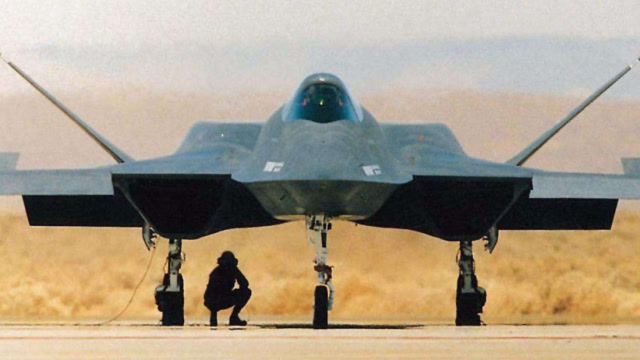 五代神机yf23虽攻防兼备,f22战斗机却胜出,速度快成败局关键