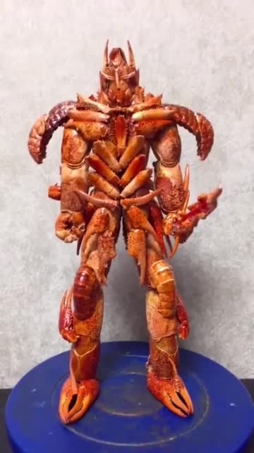 现在的人真有才,还能用小龙虾做出机甲战士来