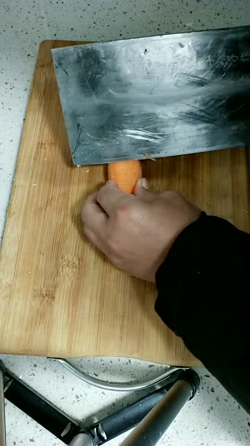 胡萝卜改刀菱形切法