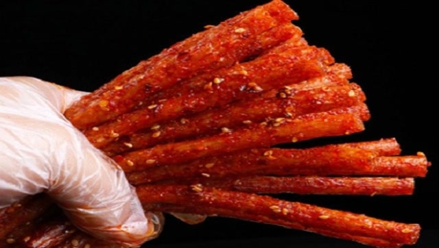 "辣条"真的是垃圾食品?它的制作过程曝光!网友:来十包!