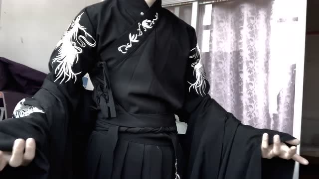 原来汉服小哥哥也有腹肌,撩开衣服那一刻,我一个直男都不淡定了!