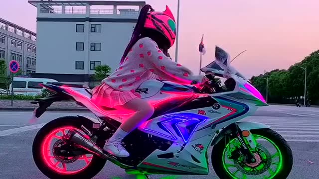 女生玩机车也可以这么帅,这一刻,让人心动!