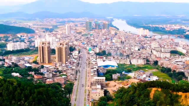 航拍发达的信都镇,2省交界交通便捷,是最具发展潜力的贺州第1镇