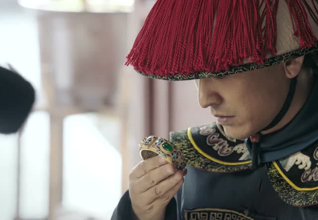 如懿传:富察皇后送给如懿一个手镯,江太医在里面发现致人不孕的麝香!